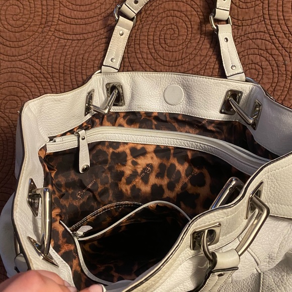 White leather b. Makowsky top handle tote bag - Picture 7 of 9